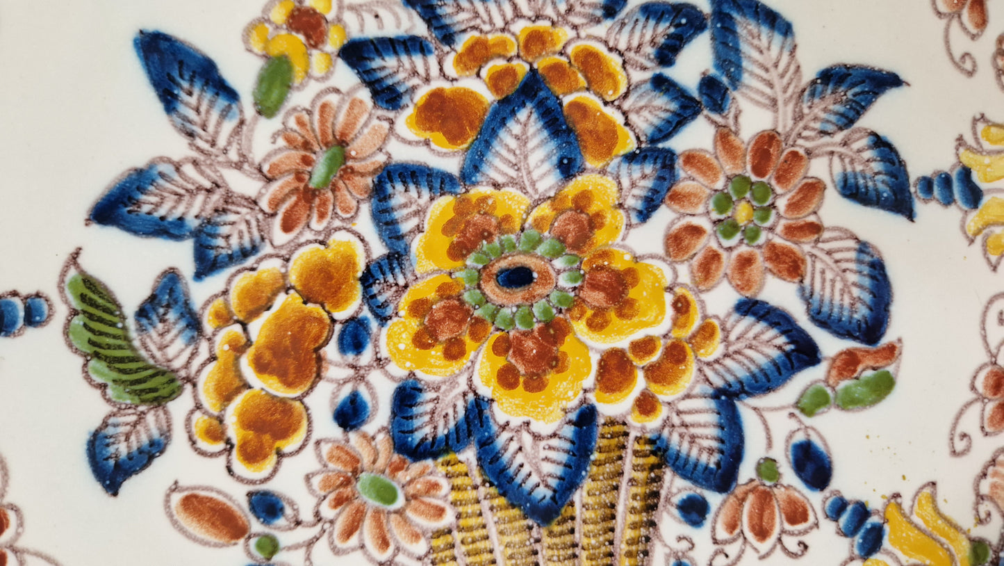 Vintage Makkumer Earthwork Wall Plate - Beautiful Flower Design