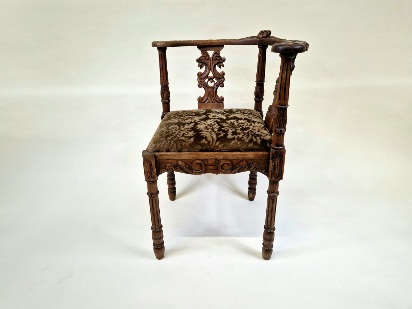 Antique Victorian Carved Walnut Italian Corner Chair - Cherub Head Detail 1900s