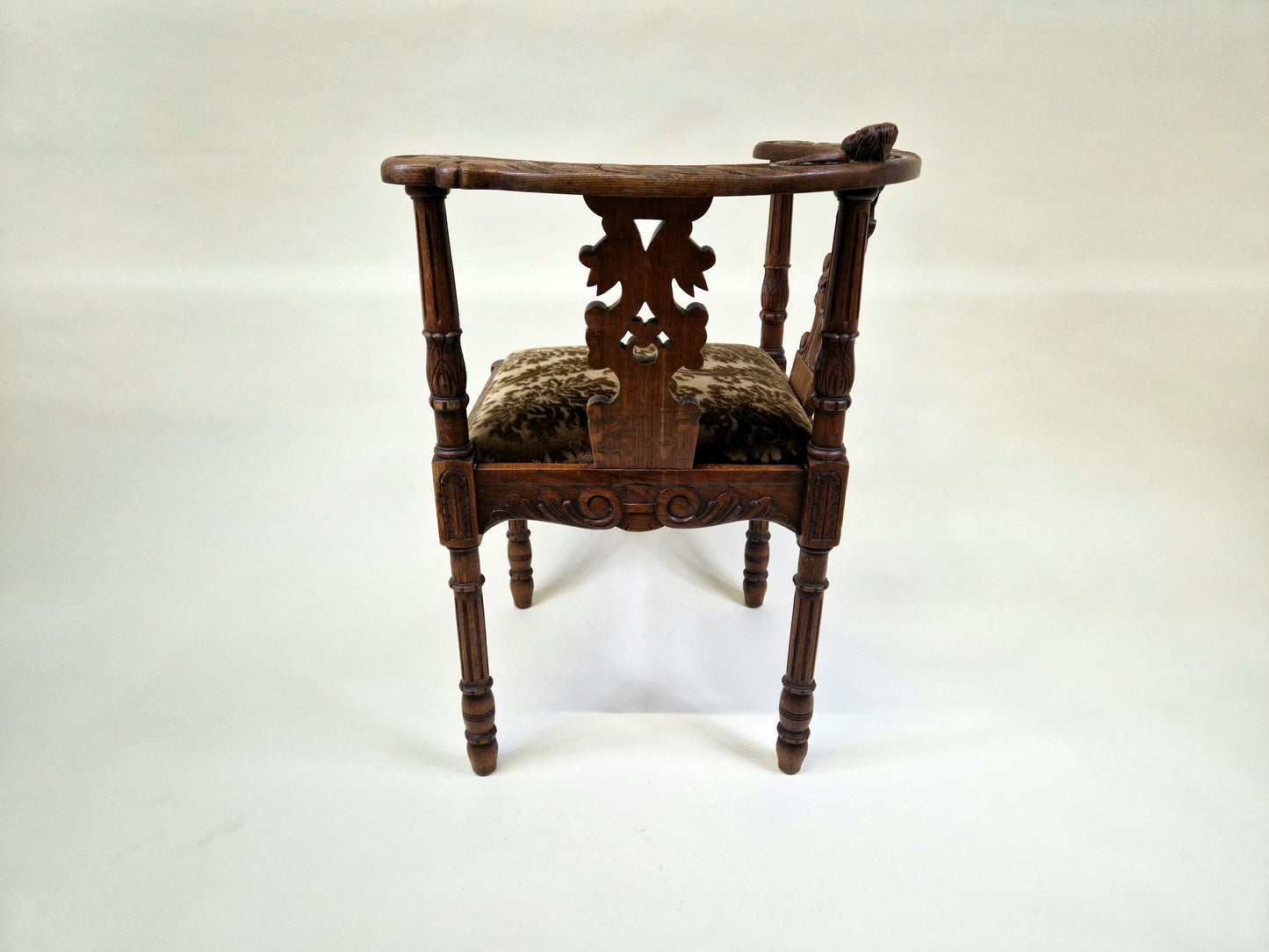 Antique Victorian Carved Walnut Italian Corner Chair - Cherub Head Detail 1900s