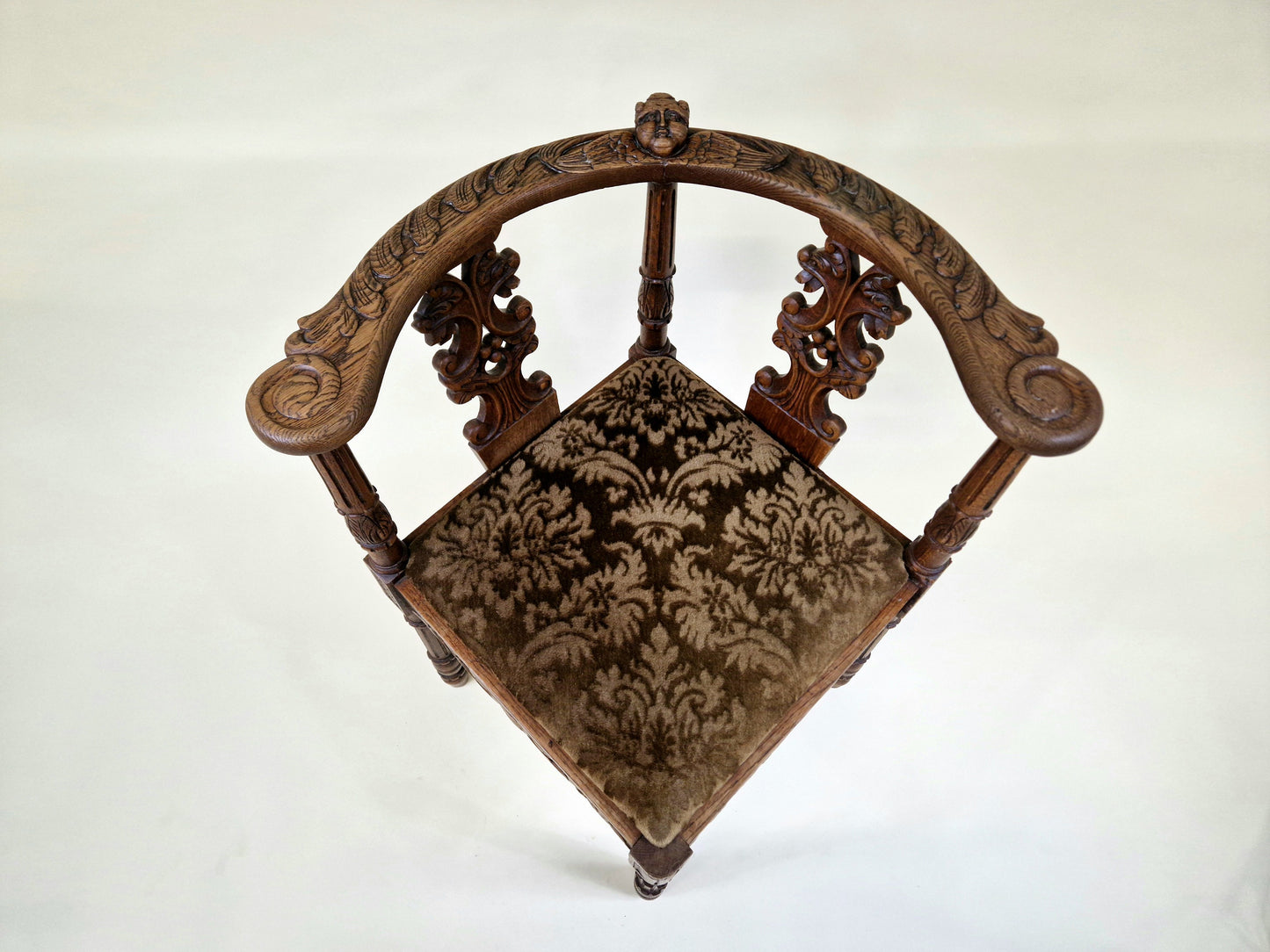 Antique Victorian Carved Walnut Italian Corner Chair - Cherub Head Detail 1900s