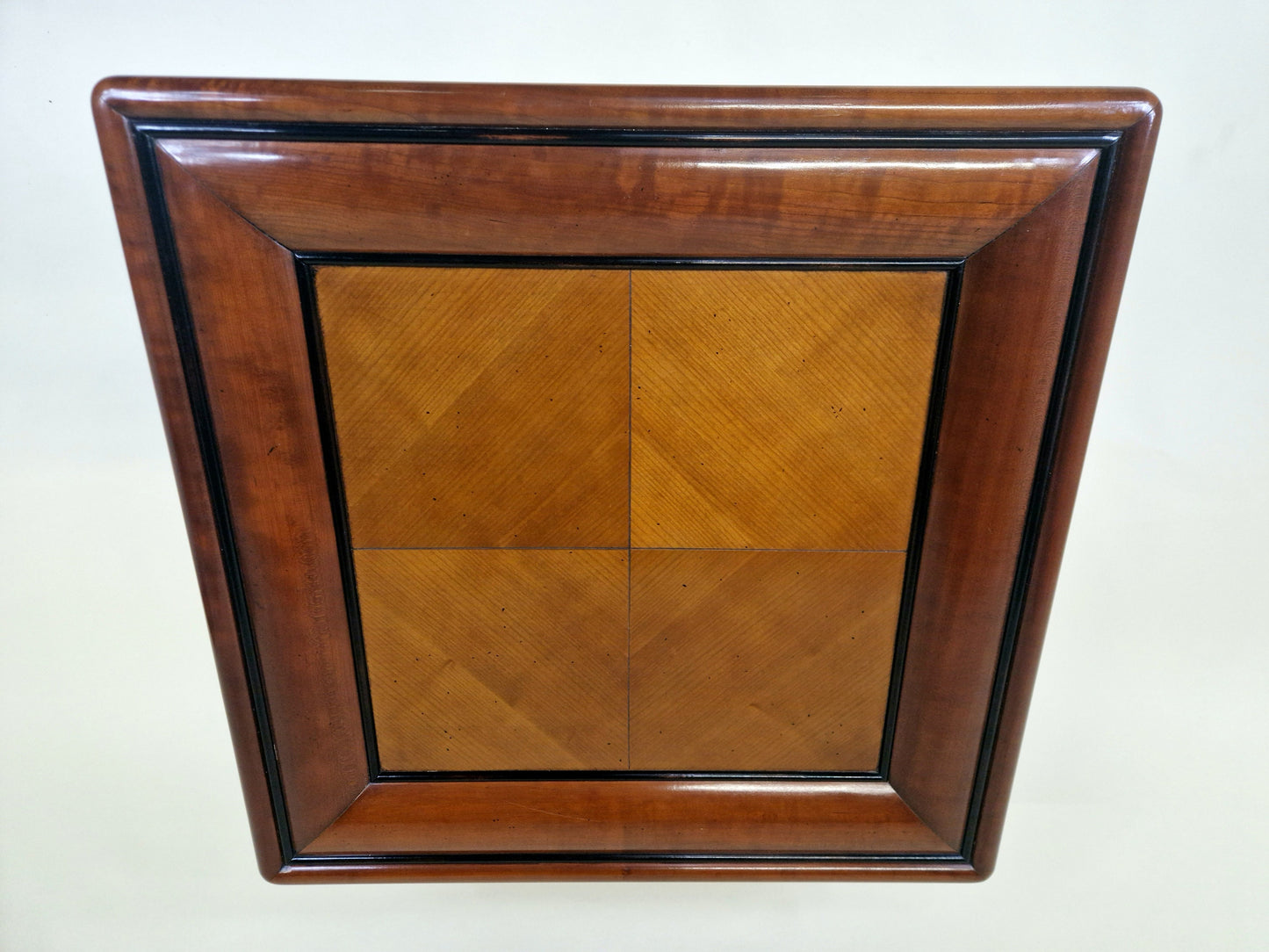 classic mahogany table with carrë inlay